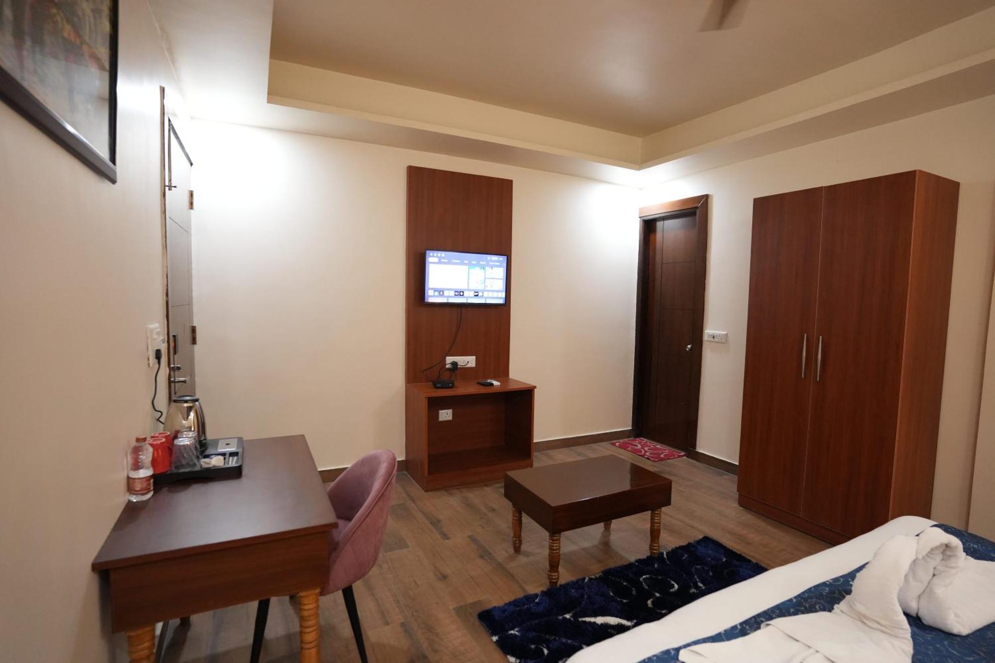 Sarla Hotel Inn Noida Exterior foto