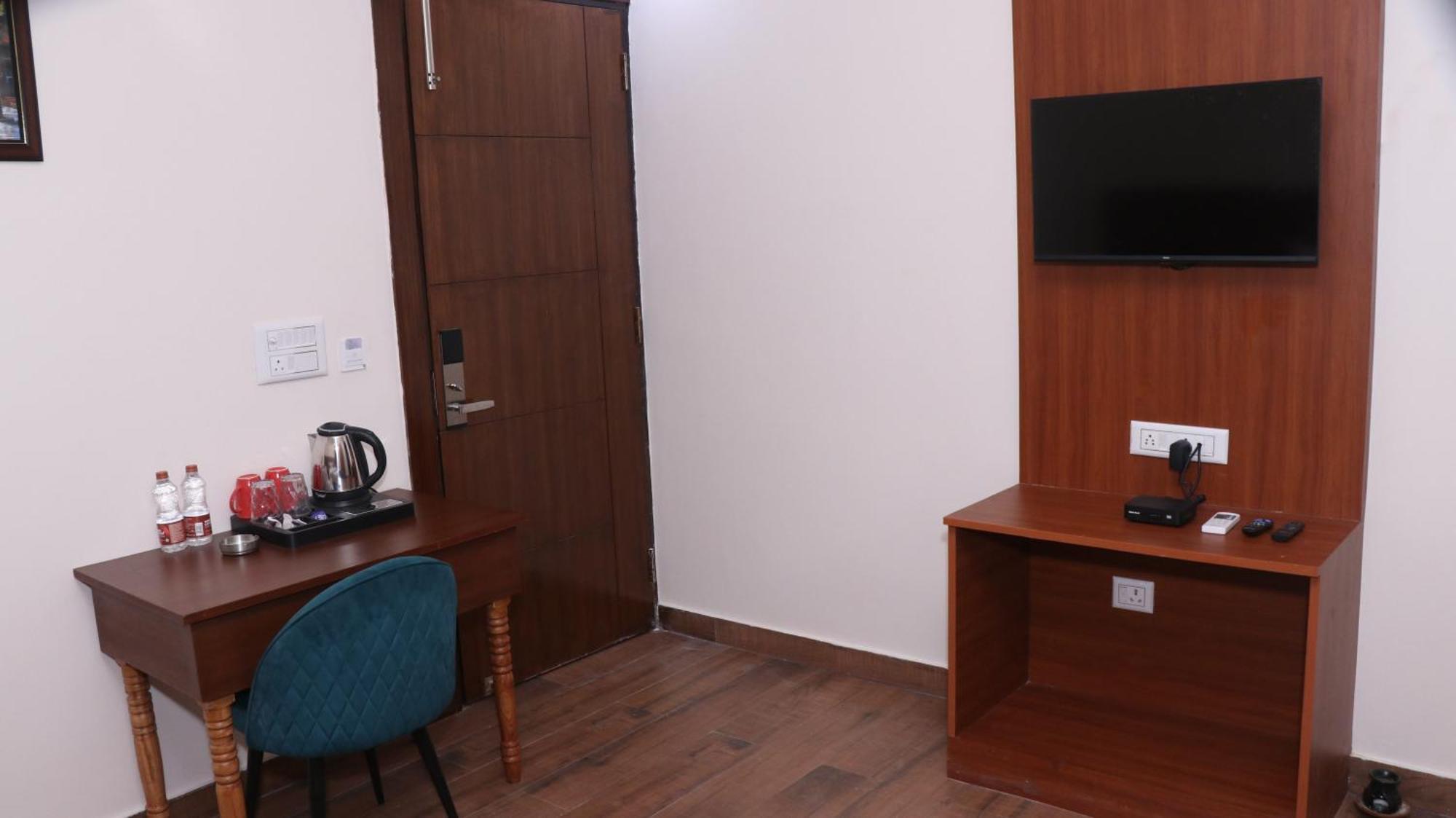 Sarla Hotel Inn Noida Exterior foto