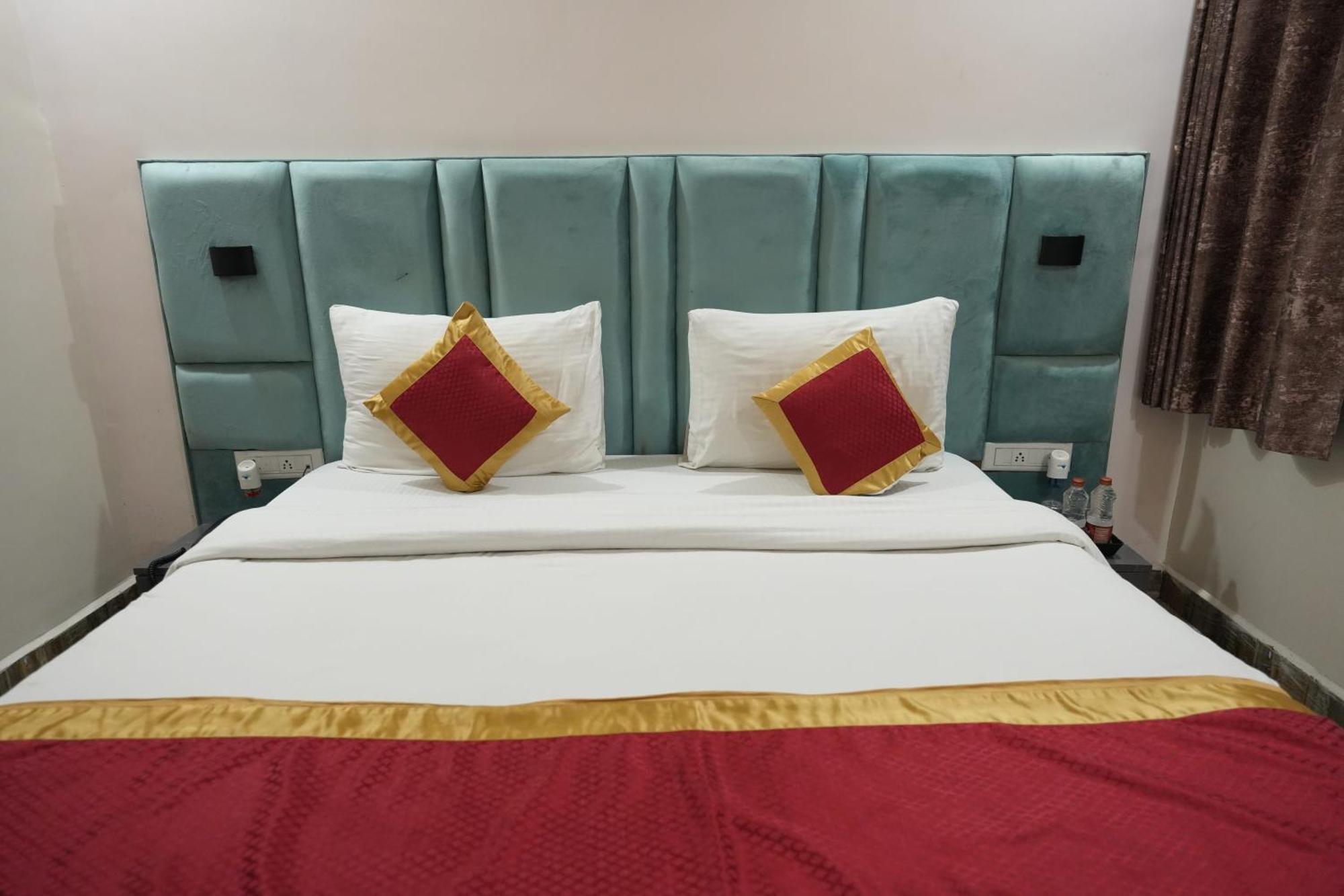 Sarla Hotel Inn Noida Exterior foto