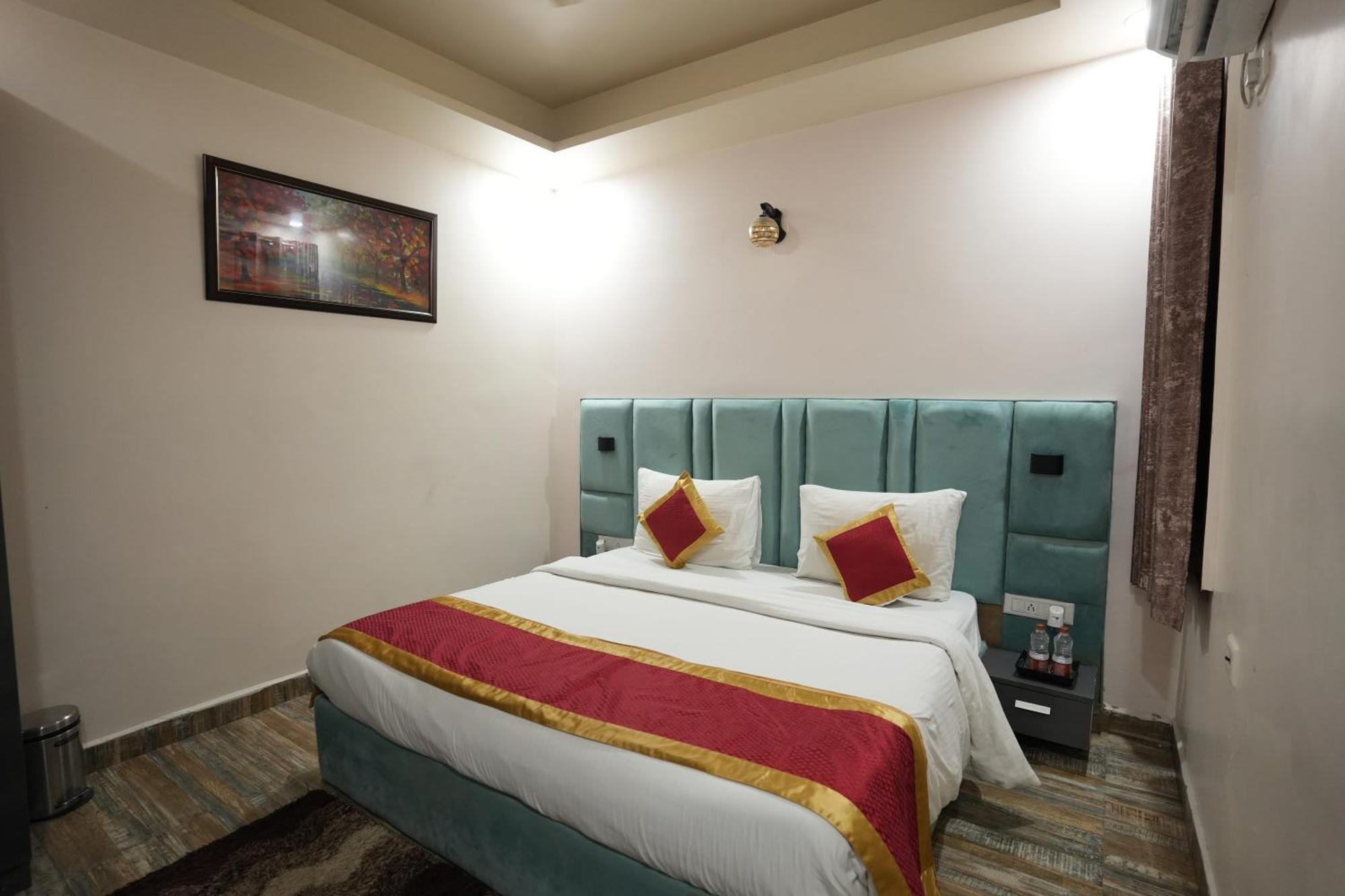 Sarla Hotel Inn Noida Exterior foto