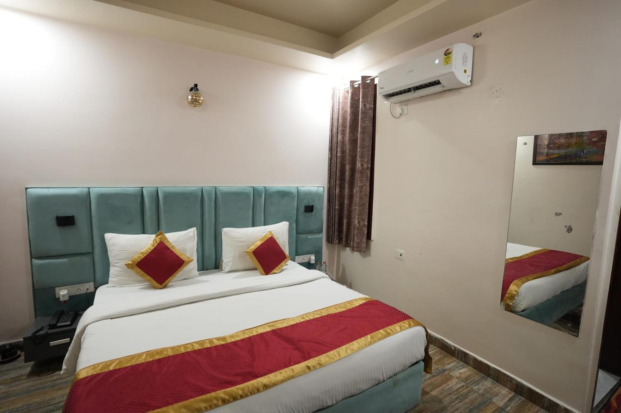 Sarla Hotel Inn Noida Exterior foto