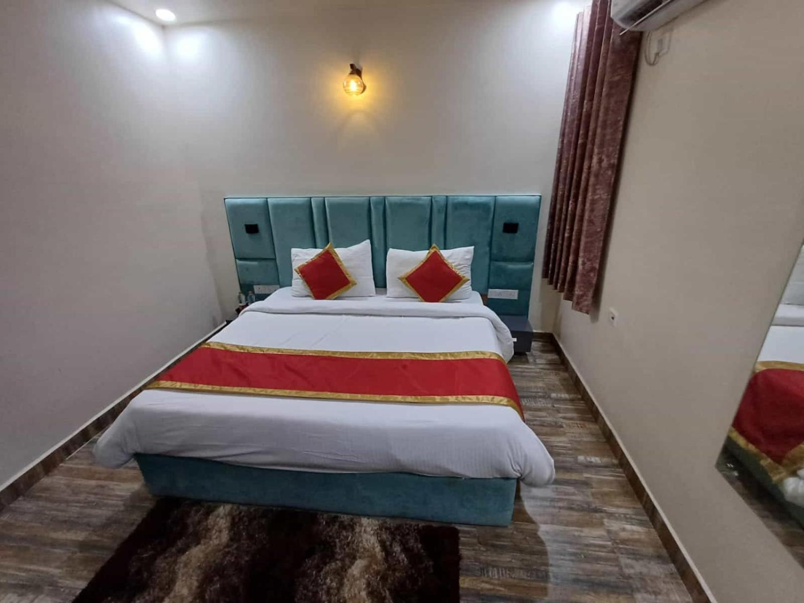 Sarla Hotel Inn Noida Exterior foto