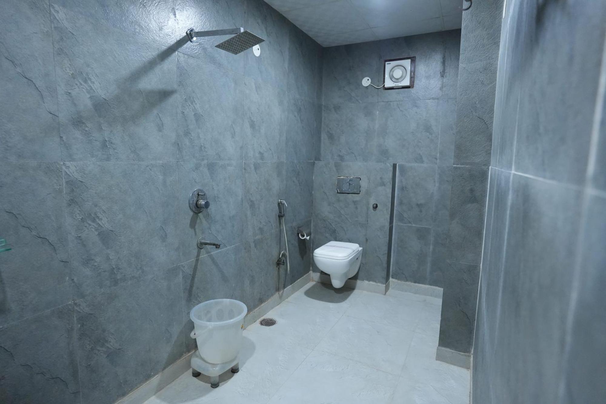 Sarla Hotel Inn Noida Exterior foto